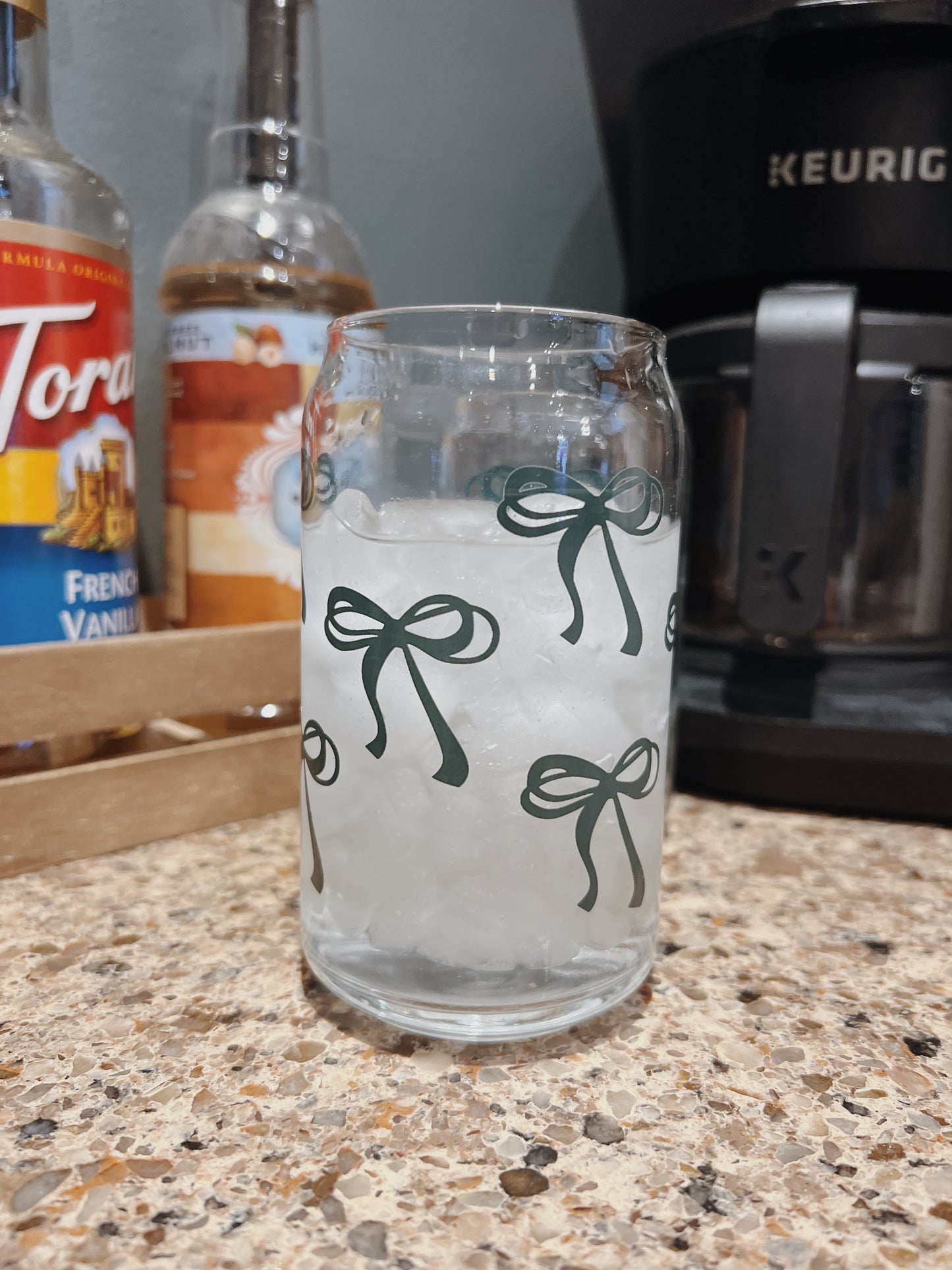 Green Bow 16 oz Glass Can Cup